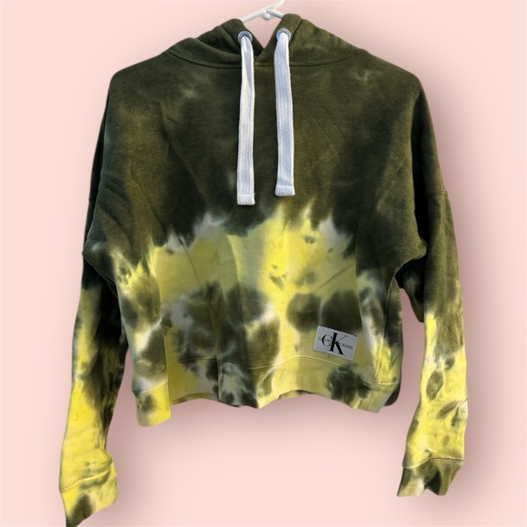 Calvin Klein Jeans Tops - Calvin Klein Jeans Cropped Ombré Sweatshirt